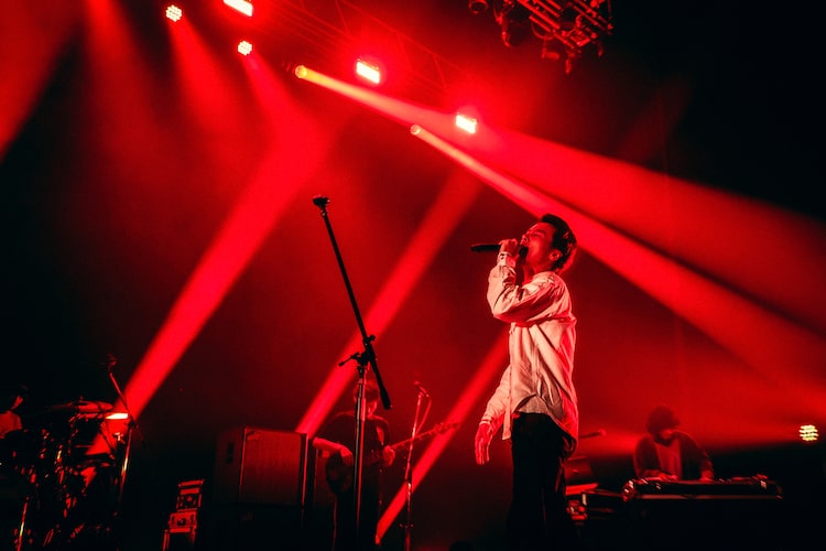 YONCE（Vo）（撮影：岡田貴之）