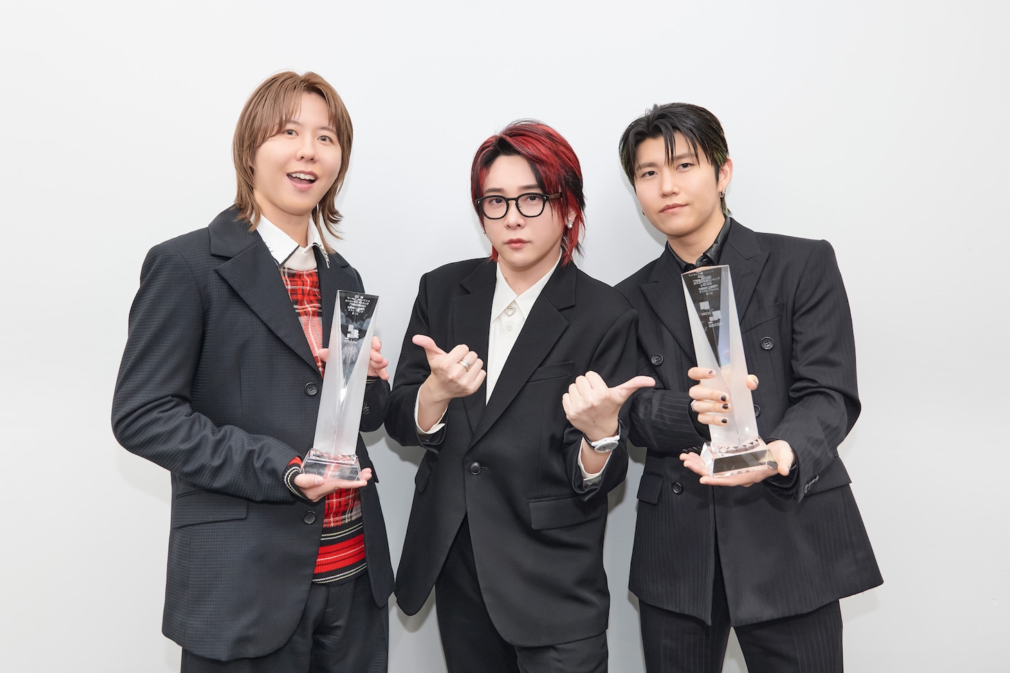 Mrs. GREEN APPLE。「オリコン年間ランキング 2025」の作品別売上数部門にて2冠を達成した。