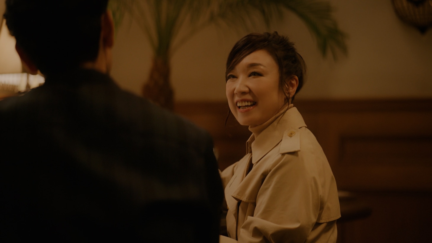 「サッポロ生ビール黒ラベル」のテレビCM「大人エレベーター」シリーズ第49弾より松任谷由実。