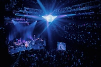 「スカートCDデビュー15周年記念スーパーライヴ『超ウルトラハイパーウキウキスペシャル優勝パレード2025』」の様子。（Photo by Daiki Miura）