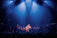 「スカートCDデビュー15周年記念スーパーライヴ『超ウルトラハイパーウキウキスペシャル優勝パレード2025』」の様子。（Photo by Daiki Miura）