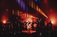 「スカートCDデビュー15周年記念スーパーライヴ『超ウルトラハイパーウキウキスペシャル優勝パレード2025』」の様子。（Photo by Daiki Miura）