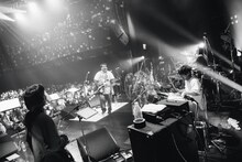 「スカートCDデビュー15周年記念スーパーライヴ『超ウルトラハイパーウキウキスペシャル優勝パレード2025』」の様子。（Photo by Daiki Miura）