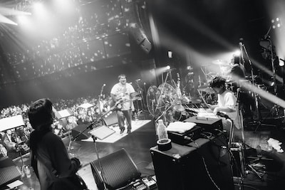 「スカートCDデビュー15周年記念スーパーライヴ『超ウルトラハイパーウキウキスペシャル優勝パレード2025』」の様子。（Photo by Daiki Miura）