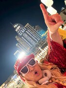 ドバイを満喫するDJ KOO。