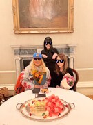 36回目の結婚記念日を迎え、家族でお祝いするDJ KOO。