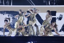 「The Voice」でのXGのパフォーマンスの様子。（写真提供：Trae Patton/NBC）