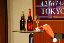 YOSHIKIのワインとサンタ帽。