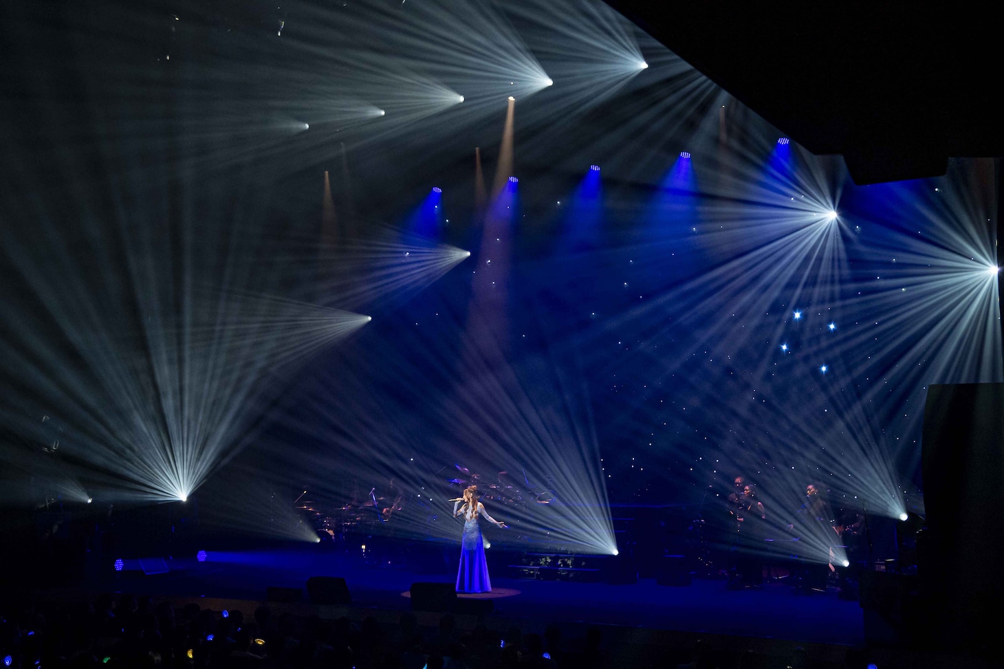 倉木麻衣「Mai Kuraki Live Project 2025 リラック素～What a wonderful world～」東京国際フォーラム ホールA公演の様子。（写真提供：B ZONE）
