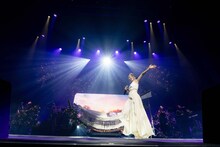 倉木麻衣（写真提供：B ZONE）