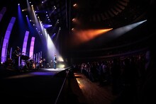 德永英明「Hideaki Tokunaga Concert Tour 2025 ALL REQUEST」最終公演の様子。（撮影：奥本昭久）