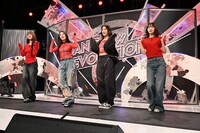 LE SSERAFIMのHONG EUNCHAE、HUH YUNJIN、KAZUHA、KIM CHAEWON。©TBS