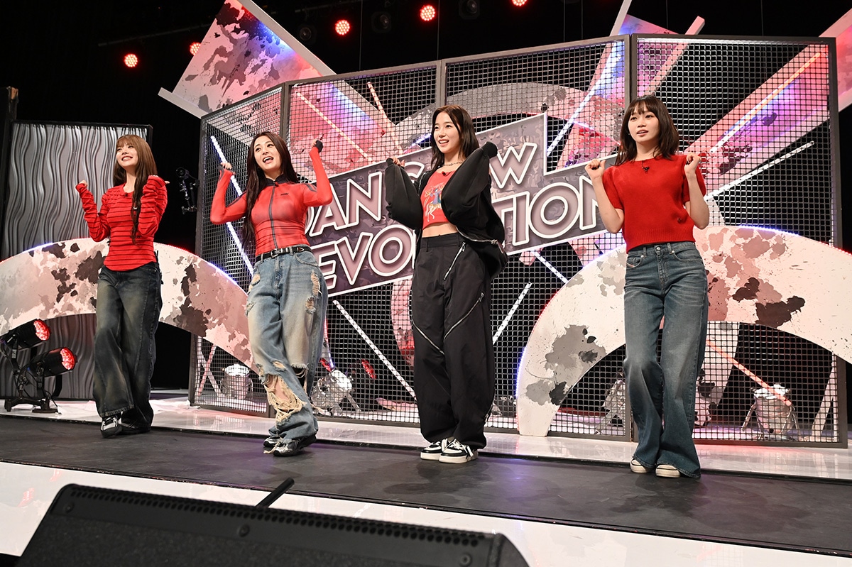 LE SSERAFIMのHONG EUNCHAE、HUH YUNJIN、KAZUHA、KIM CHAEWON。©TBS