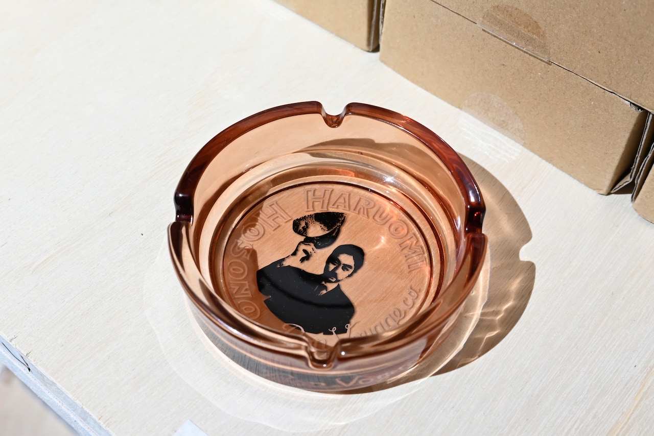 Hosono Record House」で販売されている灰皿。 - 細野晴臣のレコードが