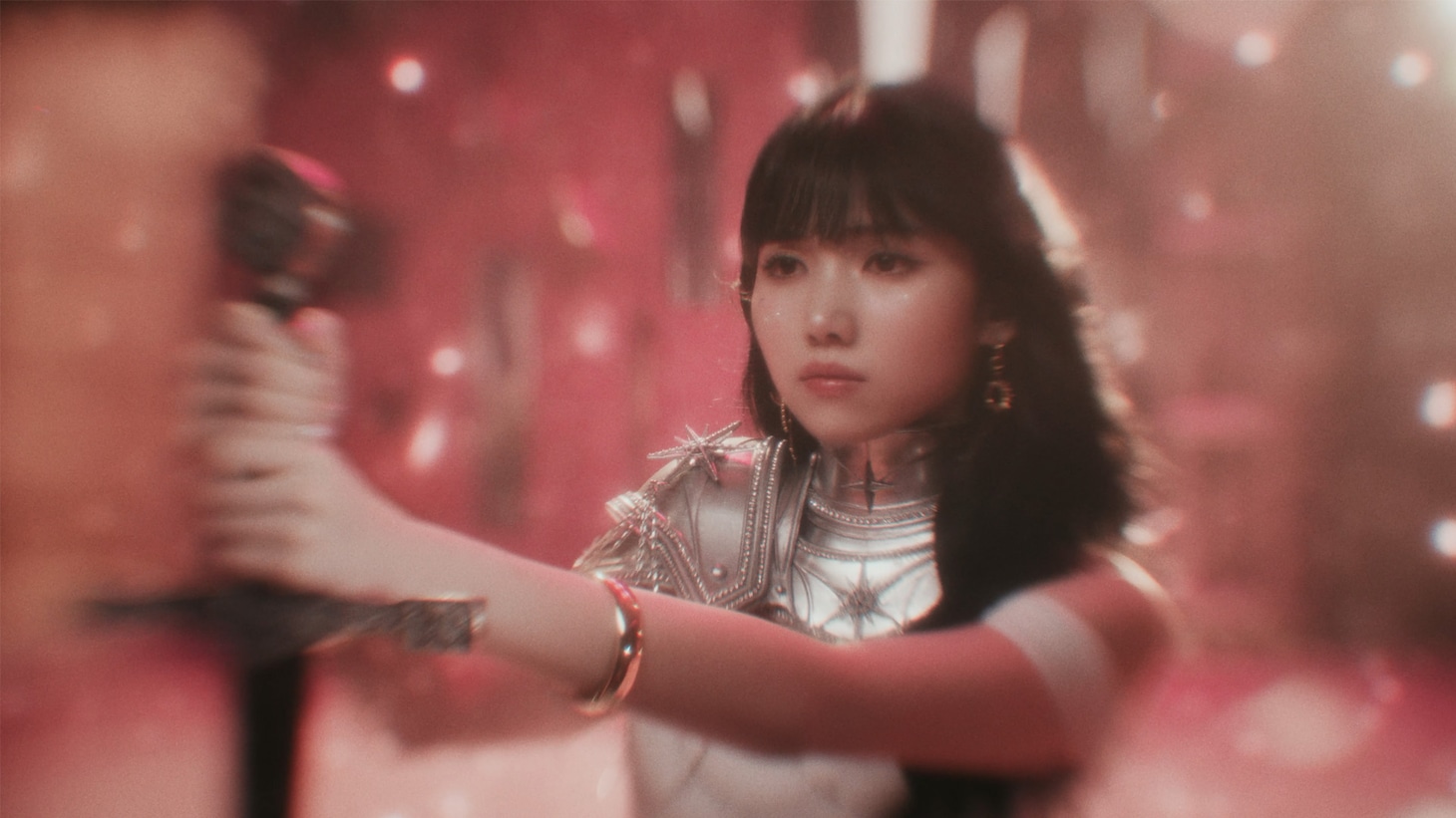 IS:SUE「Phase」MVより。©︎LAPONE GIRLS