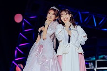 左から井上梨名、松田里奈。©Seed & Flower LLC