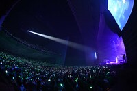 倉木麻衣「Mai Kuraki Live Project 2025 リラック素～What a wonderful world～」東京国際フォーラム ホールA公演の様子。（写真提供：B ZONE）