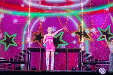 西野カナが七変化！クリスマスライブで新しい“口喧嘩ラブソング”初披露