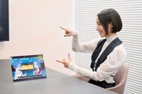 自分のドット絵が描かれたプレートをもらうのっちさん。