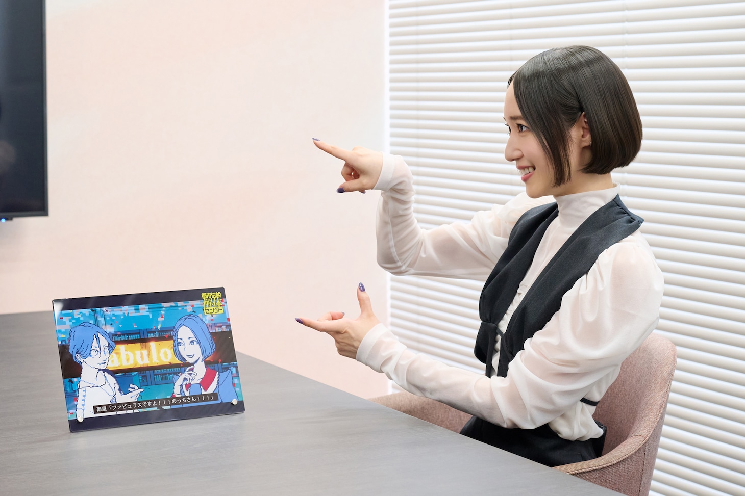 自分のドット絵が描かれたプレートをもらうのっちさん。