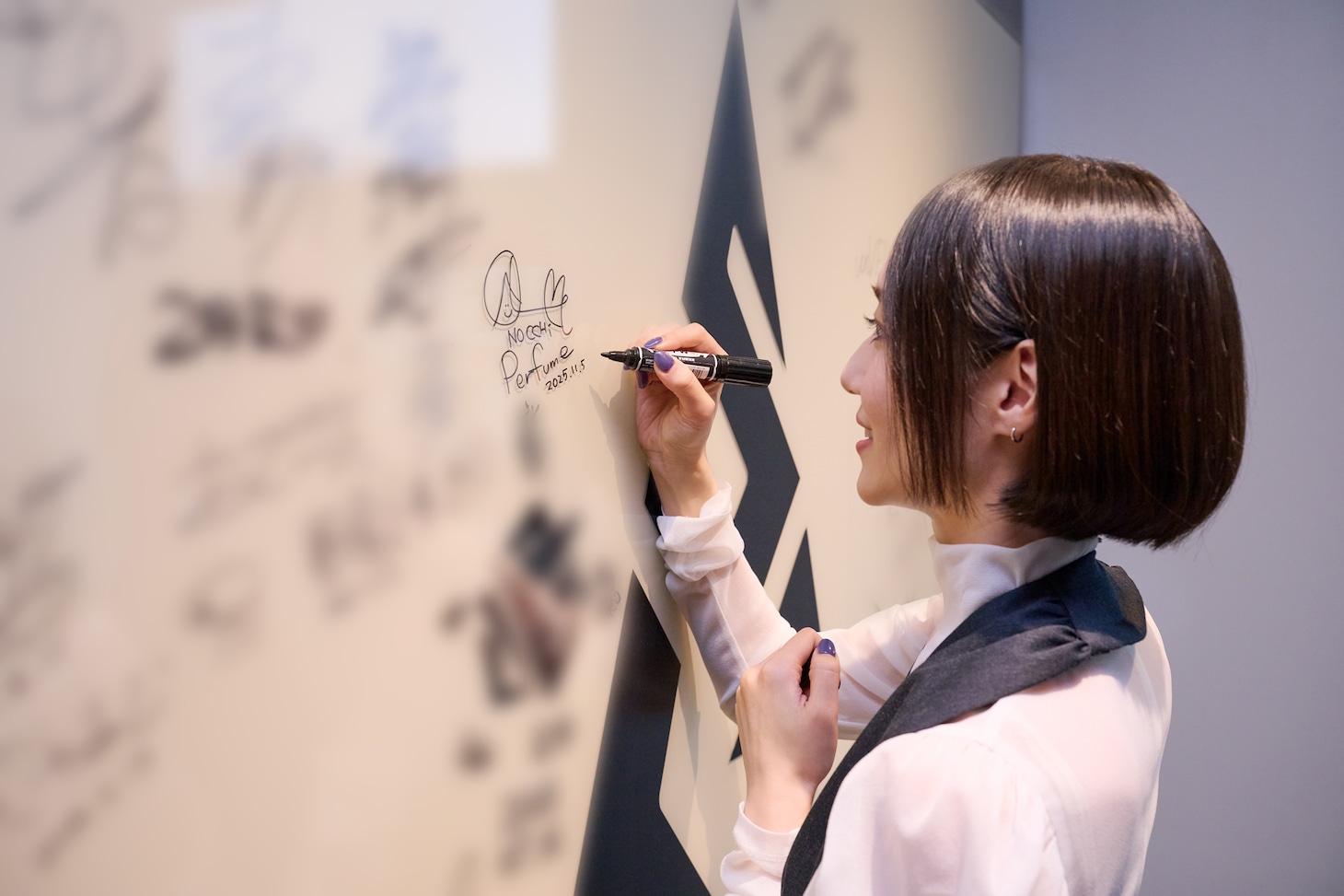 せっかくなので、のっちさんもサインを書かせてもらいました。