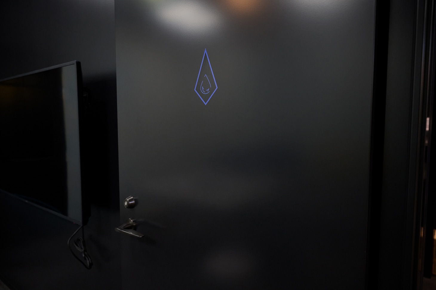 「みず」の会議室は、扉にこんなマークが。