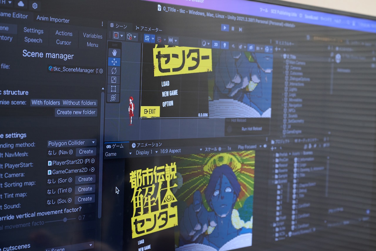 タイトル画面の左下でちょこちょこ動いている福来あざみ。