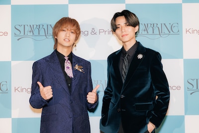 ポーズをキメるKing & Prince。