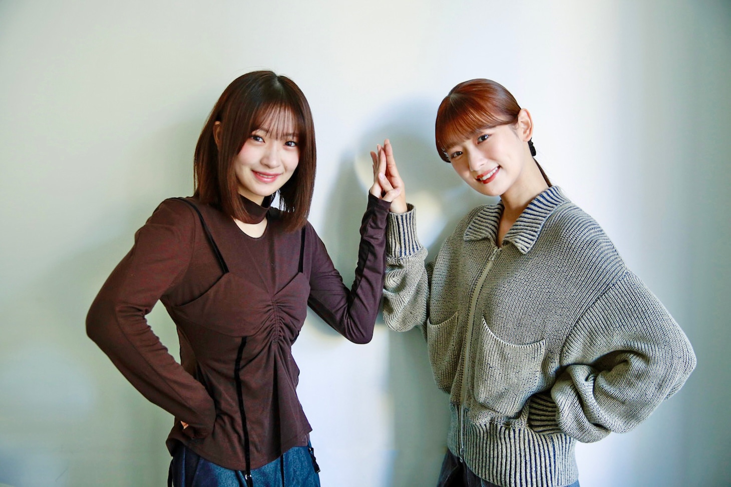 左から小島凪紗、井上梨名。