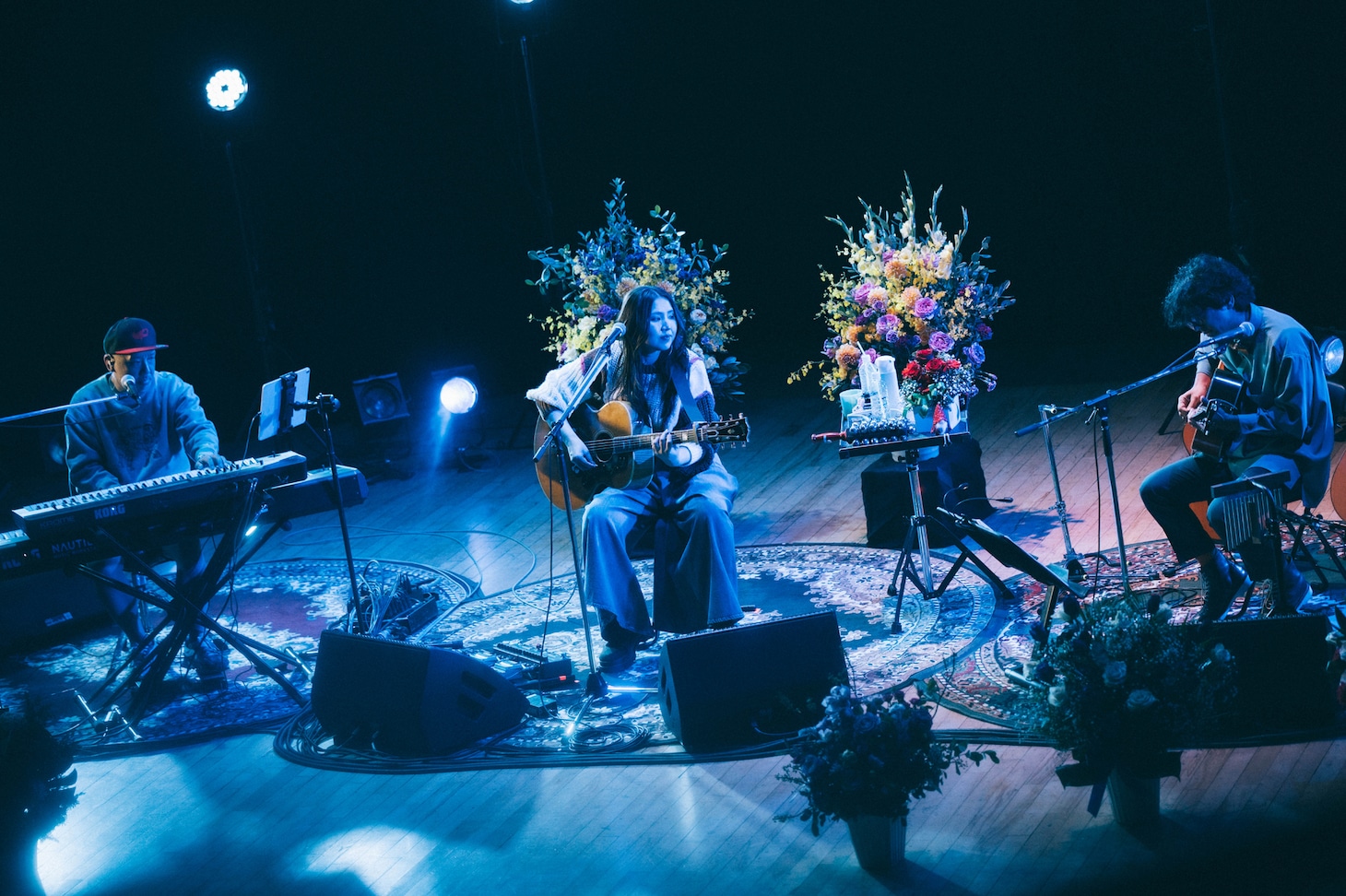 「阿部真央アコースティックツアー2025 - On Your Way Home -」の様子。（Photo by Kana Tarumi）