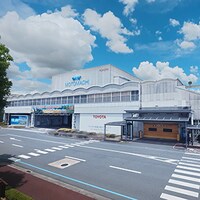 トヨタ自動車の工場外観イメージ。