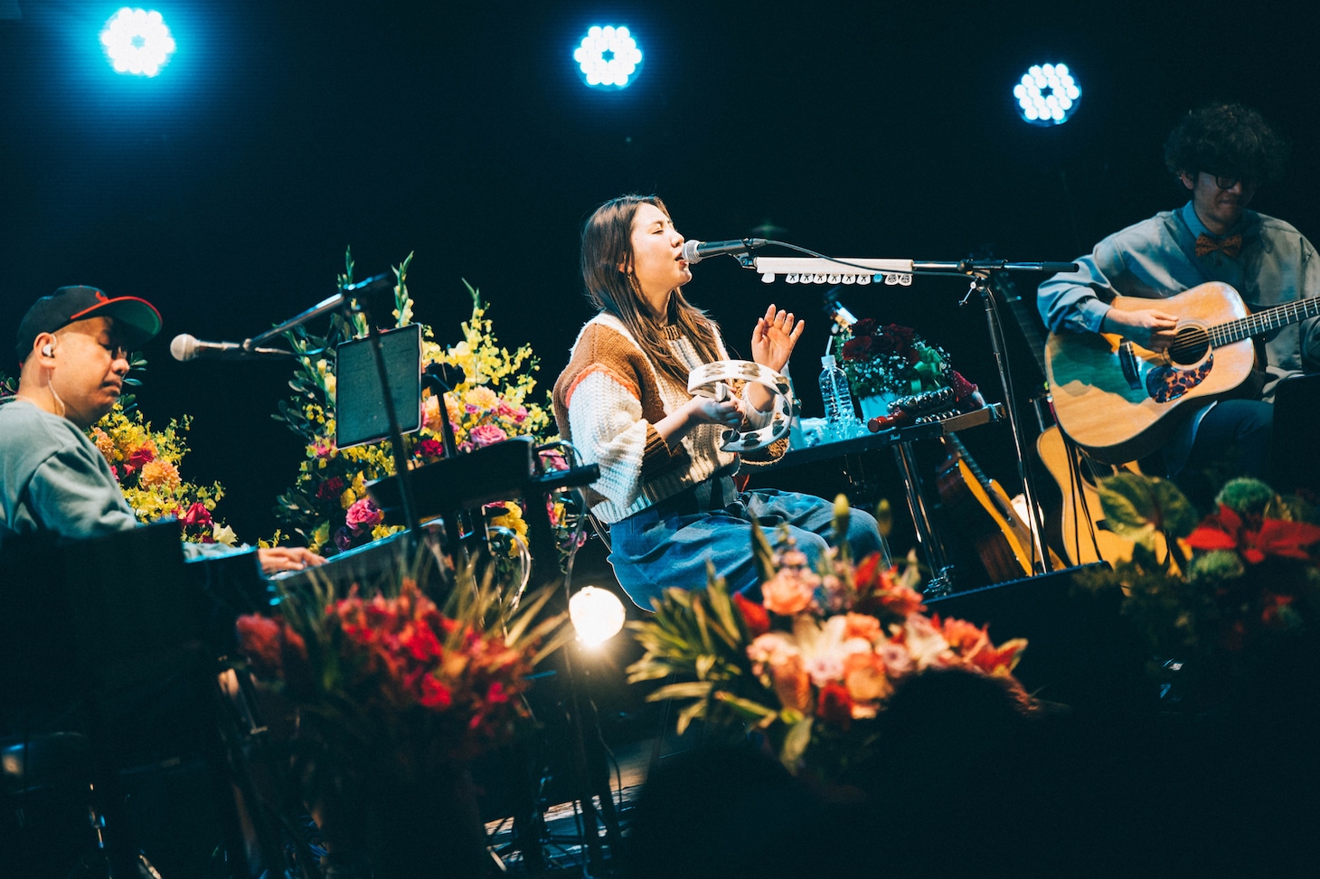 「阿部真央アコースティックツアー2025 - On Your Way Home -」の様子。（Photo by Kana Tarumi）