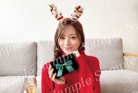 梅澤美波（乃木坂46）2nd写真集「透明な覚悟」クリスマスカード。（撮影：東京祐）