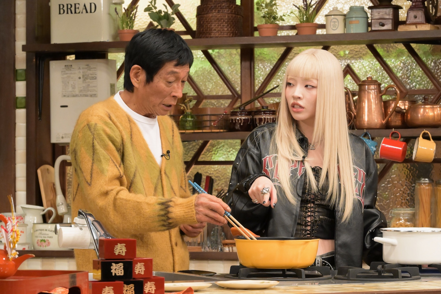 左からちゃんみな、明石家さんま。©カンテレ・フジテレビ