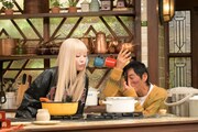 左からちゃんみな、明石家さんま。©カンテレ・フジテレビ
