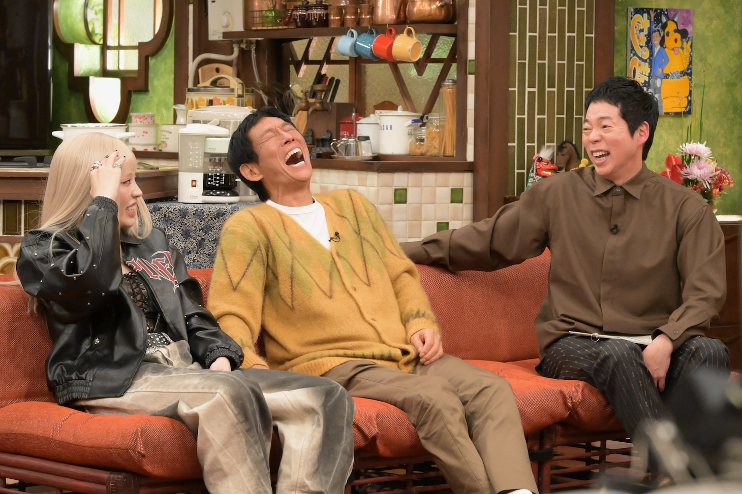 爆笑するちゃんみな、明石家さんま、今田耕司。©カンテレ・フジテレビ