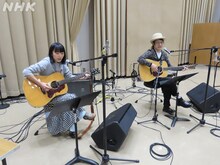 井上園子と高田漣。©NHK