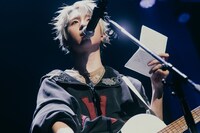 「1st FAN MEETING "ON!"」よりMON7A。（Photo by kawado）