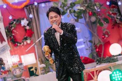 三山ひろし。「第17回明石家紅白！」より。（写真提供：NHK）