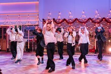 MAZZEL。「第17回明石家紅白！」より。（写真提供：NHK）