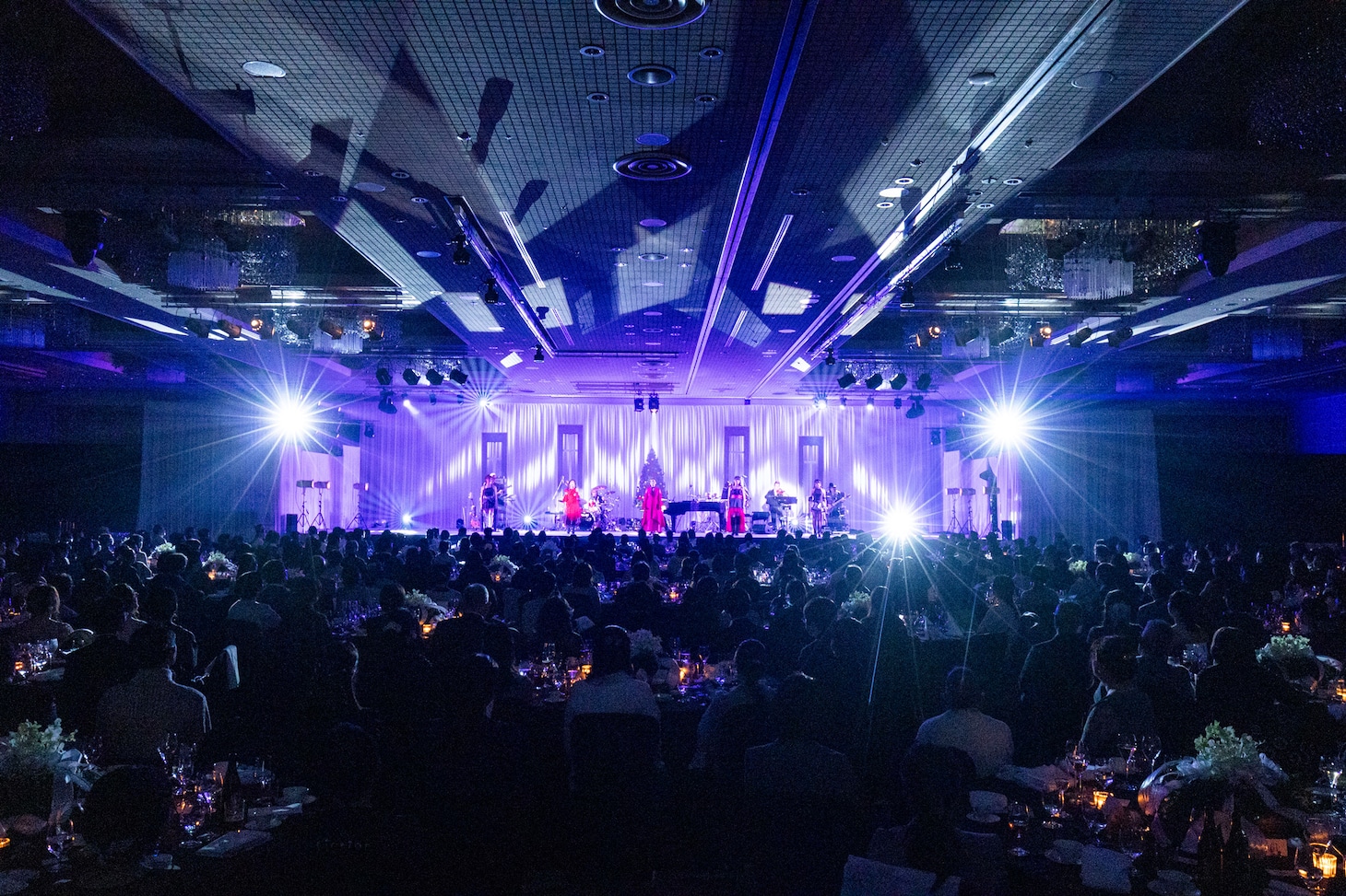 「Yuki Kajiura LIVE Special edition ～クリスマスディナーショー2025～」より。