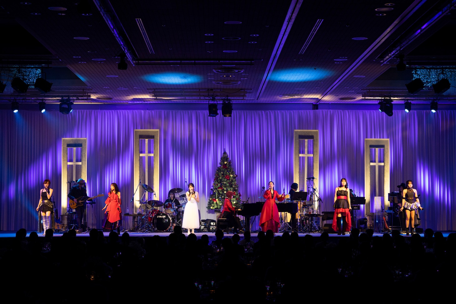 「Yuki Kajiura LIVE Special edition ～クリスマスディナーショー2025～」より。