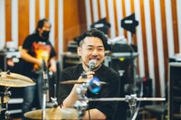 江島啓一（サカナクション）。NHK「山口一郎 “うつ”と生きる 紅白完結編」より。（写真提供：NHK）