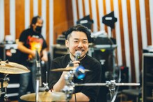 江島啓一（サカナクション）。NHK「山口一郎 “うつ”と生きる 紅白完結編」より。（写真提供：NHK）