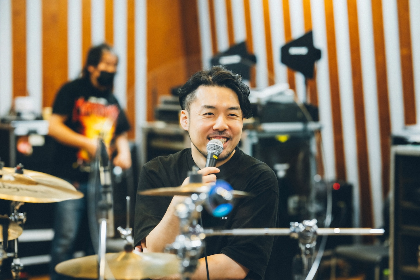 江島啓一（サカナクション）。NHK「山口一郎 “うつ”と生きる 紅白完結編」より。（写真提供：NHK）