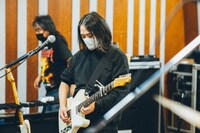 岩寺基晴（サカナクション）。NHK「山口一郎 “うつ”と生きる 紅白完結編」より。（写真提供：NHK）