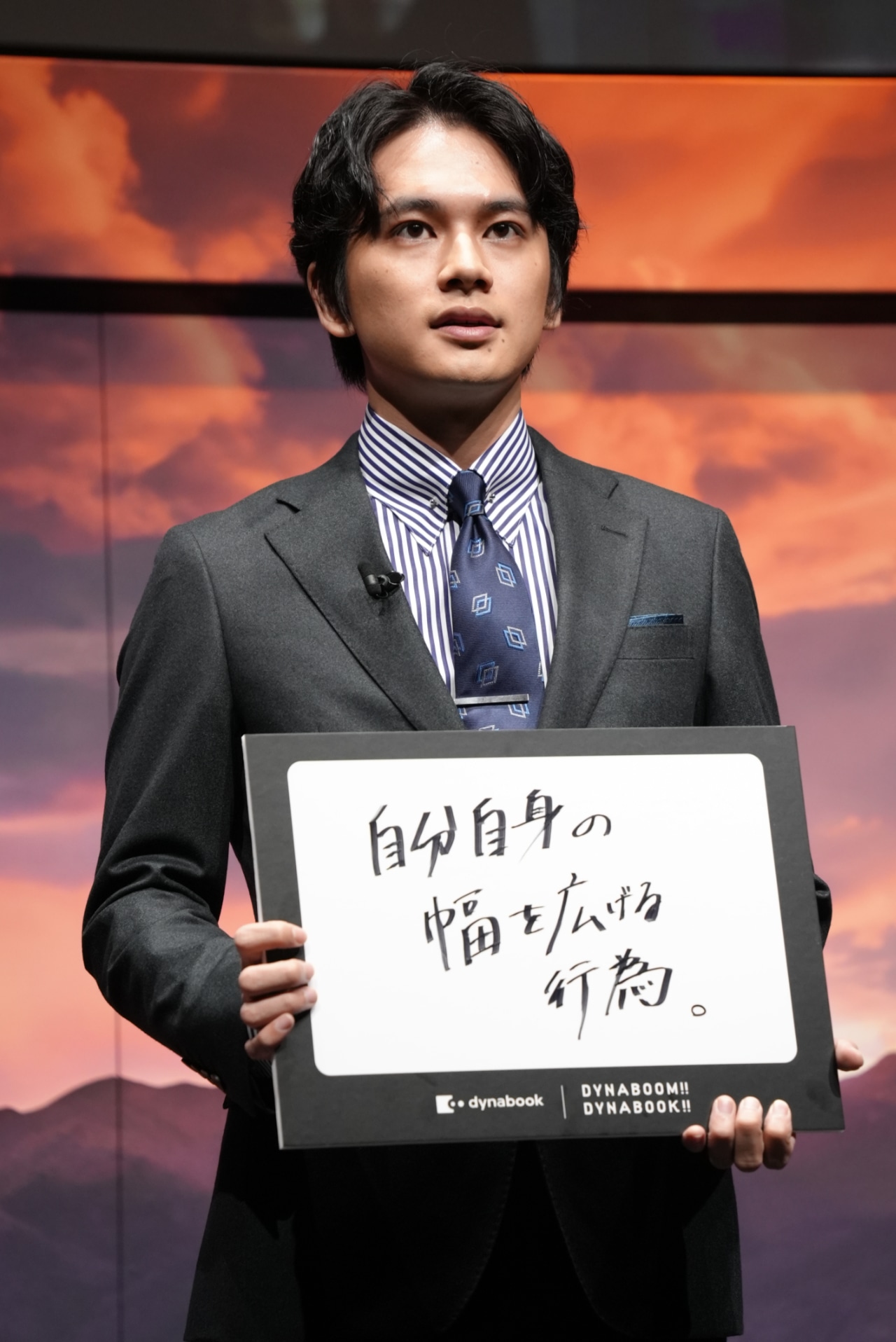 「北村匠海にとって挑戦とは？」に「自分自身の幅を広げる行為。」と回答した北村匠海。