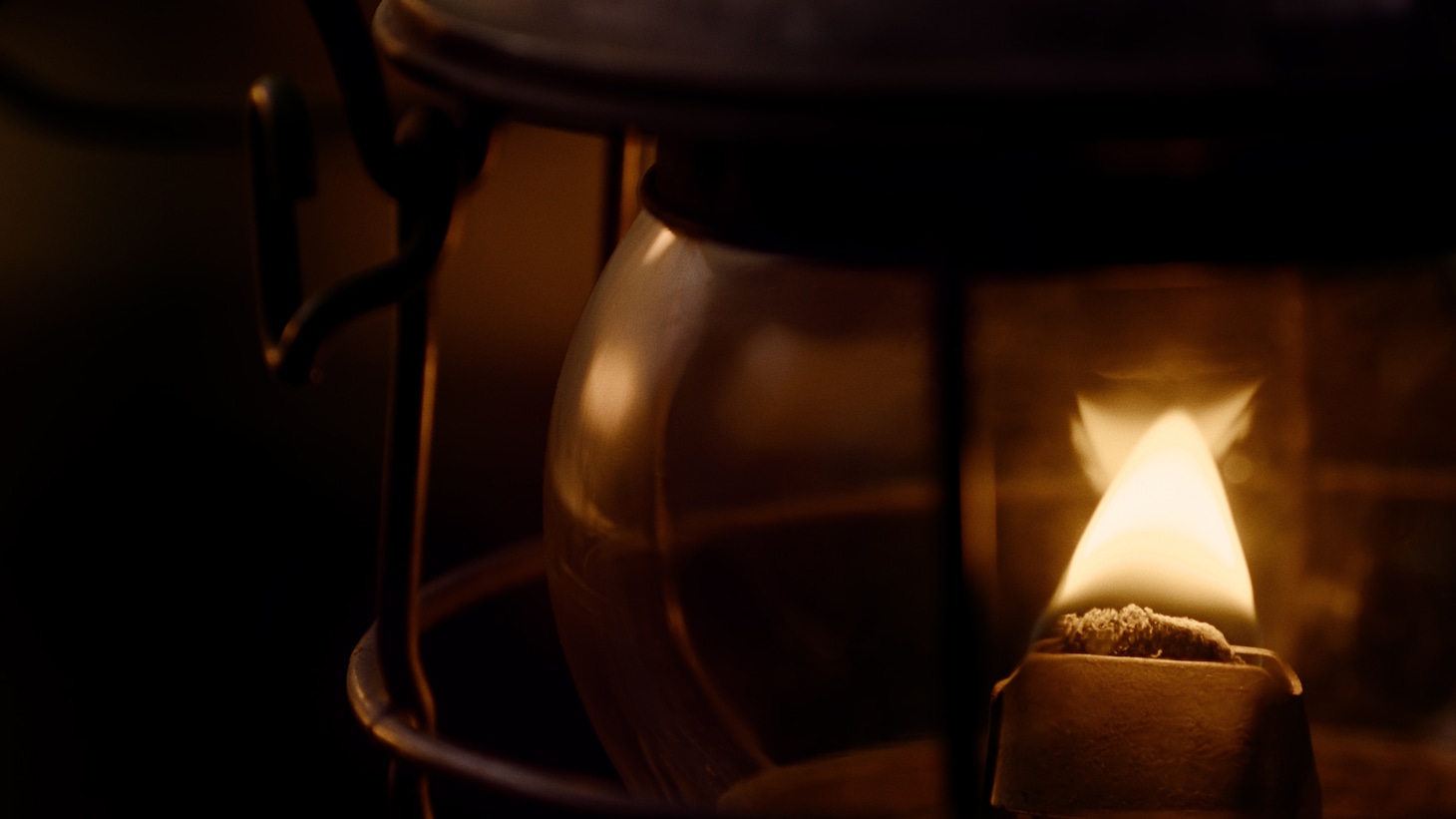 Dynabookの新CM「DYNABOOM!!DYNABOOK!!」のワンシーン。