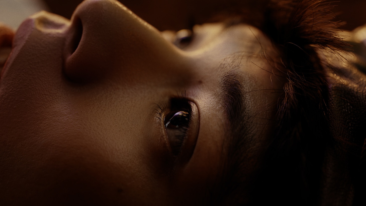 Dynabookの新CM「DYNABOOM!!DYNABOOK!!」のワンシーン。