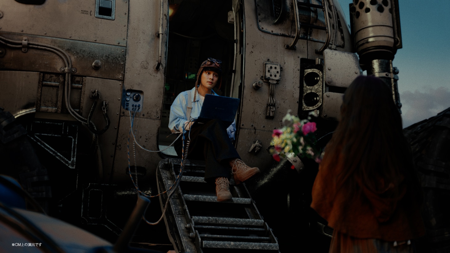 Dynabookの新CM「DYNABOOM!!DYNABOOK!!」のワンシーン。